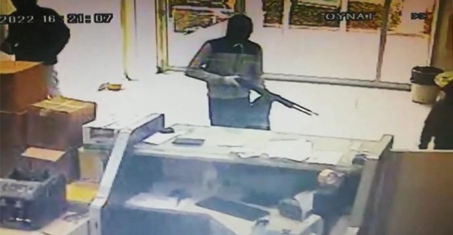 PTT şubesi soyguncularından 2’si yakalandı