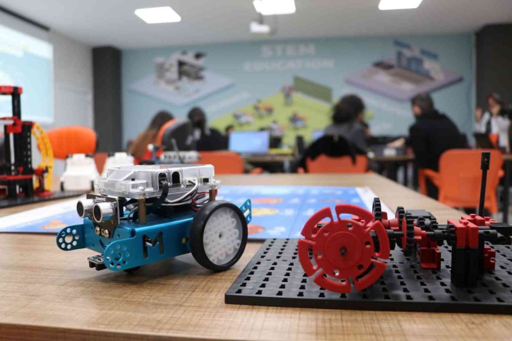 Şanlıurfa’da gençler robotik kodlama öğreniyor