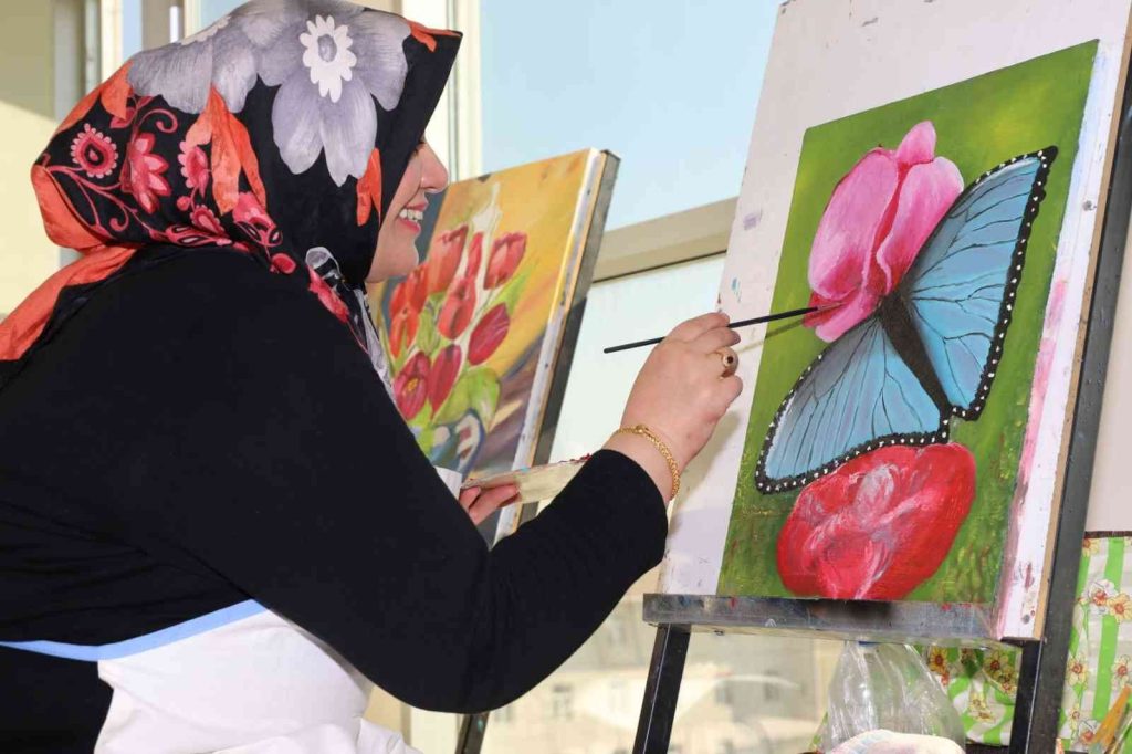 Şanlıurfa’da kadınlar zamanını kurslarda geçiriyor