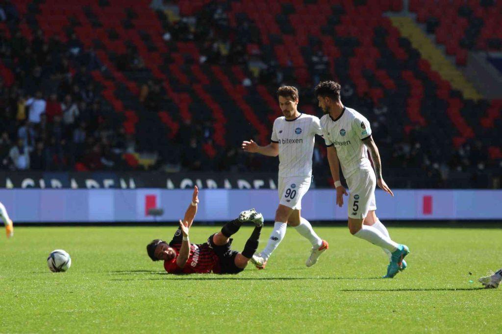 Spor Toto Süper Lig: Gaziantep FK: 0 – Adana Demirspor: 1 (İlk Yarı)