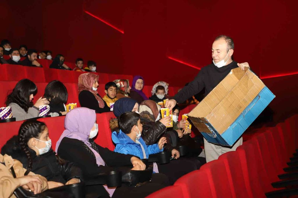 Yetim çocuklar ve anneleri sinema günlerinde buluştu