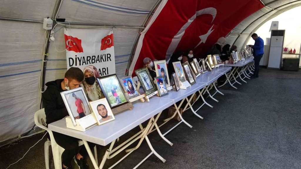 Yüreği yanık anne Nilifırka: “Kanlı ellerini evlatlarımızın üzerinden çeksinler”