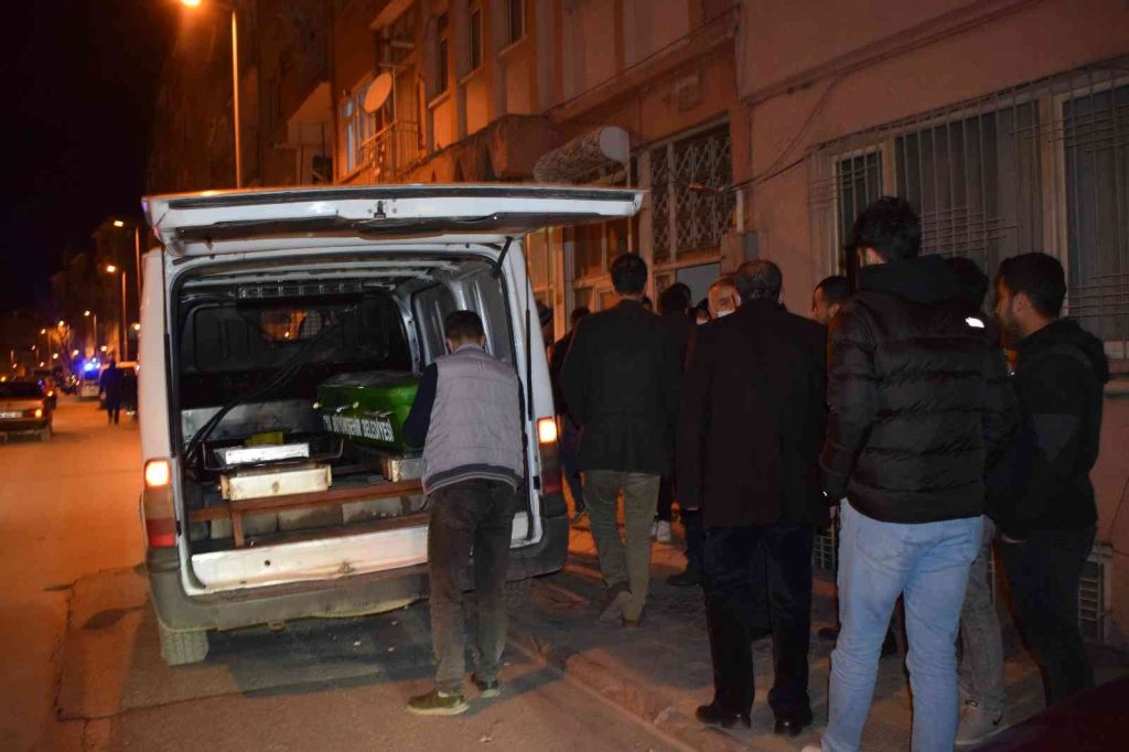 24 yaşındaki genç doğalgaz borusuna asılı bulundu