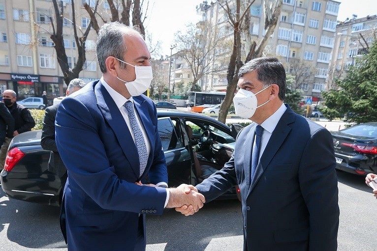 Abdulhamit Gül, Rıdvan Fadıloğlu’nu makamında ziyaret etti