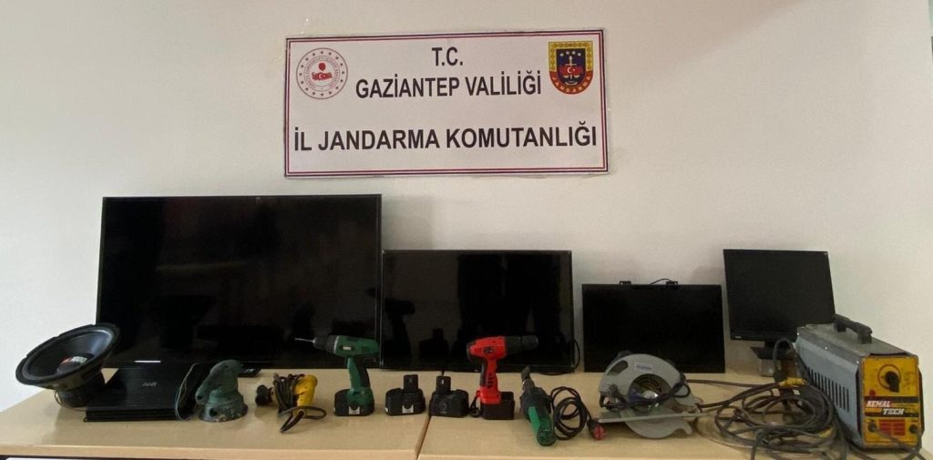 Altın hırsızı jandarmadan kaçamadı