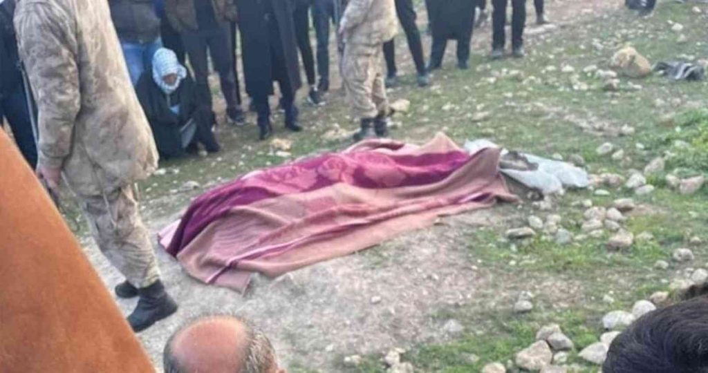 Arızayı gidermek için çıktığı direkte akıma kapılarak öldü