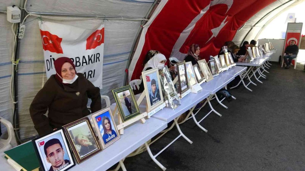 Astım ve şeker hastası anne 923 gündür evladının yolunu gözlüyor