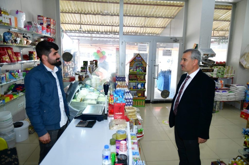 Başkan Çınar, esnaf ve mahalle sakinlerinin talepleri yerinde dinliyor