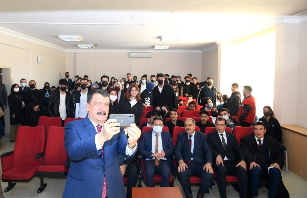 Başkan Gürkan, kariyer günleri programına katıldı