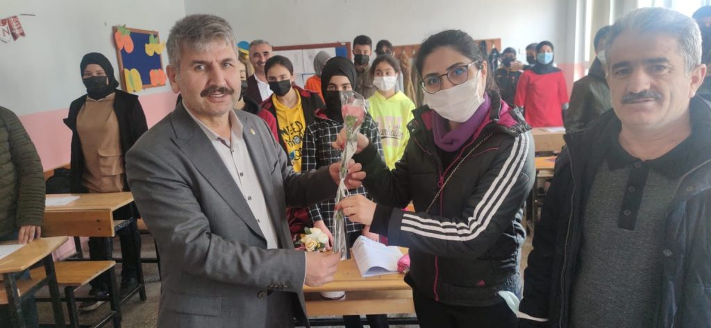 Başkan Söylemez’den kadın öğretmenlere 8 Mart sürprizi