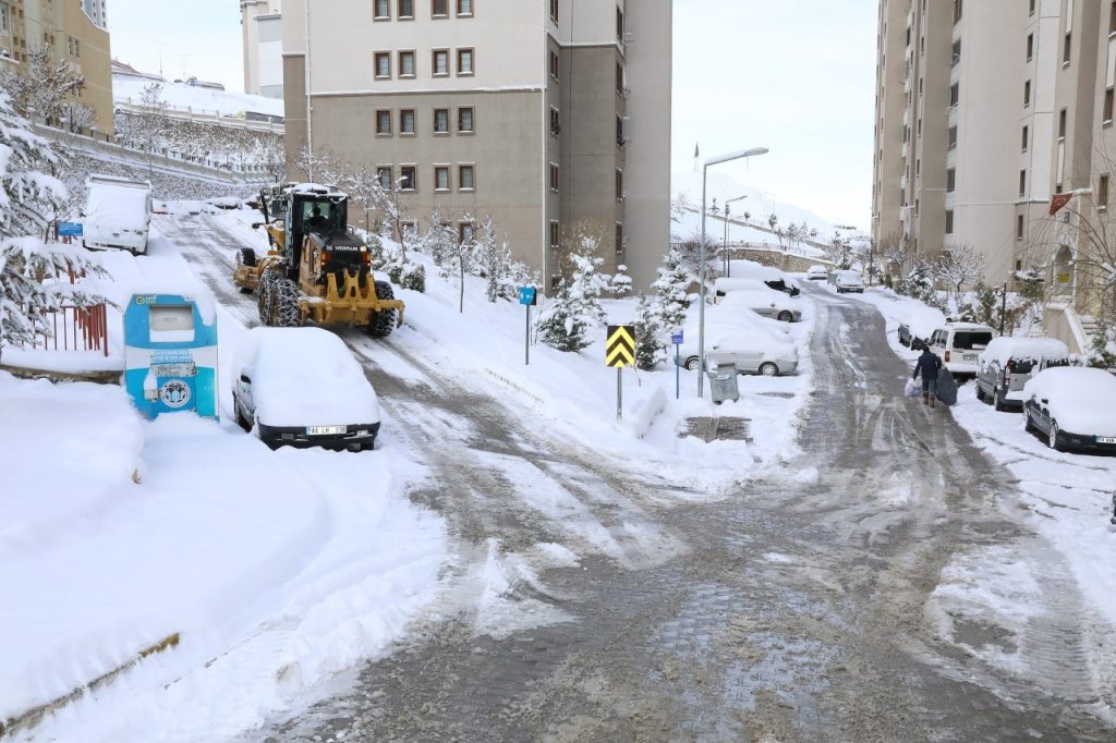 Battalgazi’de karla mücadele çalışmaları sürüyor