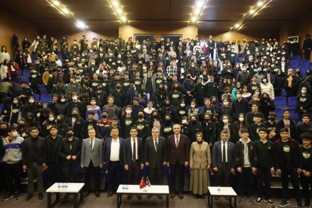 Beyazgül derece yapan öğrencilerle bir araya geldi