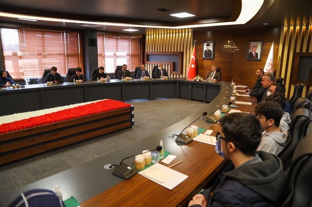 Bingöl Valisi Kadir Ekinci, TÜBİTAK bölge finallerinde dereceye giren öğrencileri ağırladı