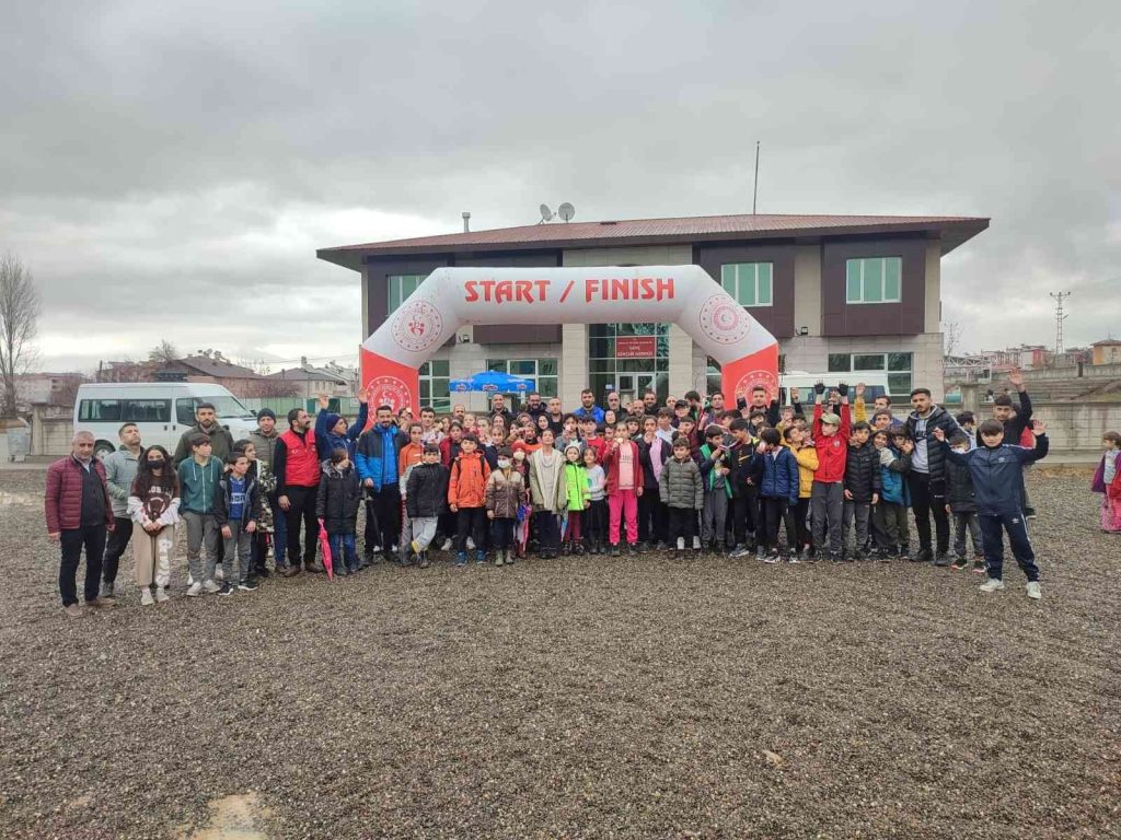 Bingöl’de 93 sporcu şampiyonluk için ter döktü