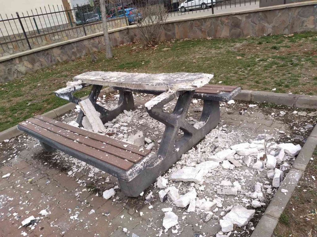 Bingöl’de park alanlarına zarar veriliyor