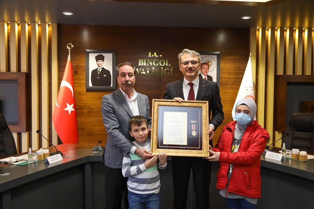 Bingöl’de şehit yakınlarına ‘Devlet Övünç Madalyası ve Beratı’ takdim edildi