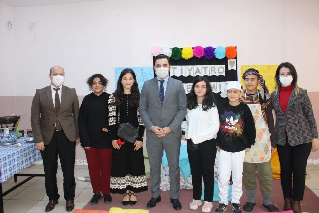 “Cuma Bey ve Peril Hanım” tiyatrosuna ilgi