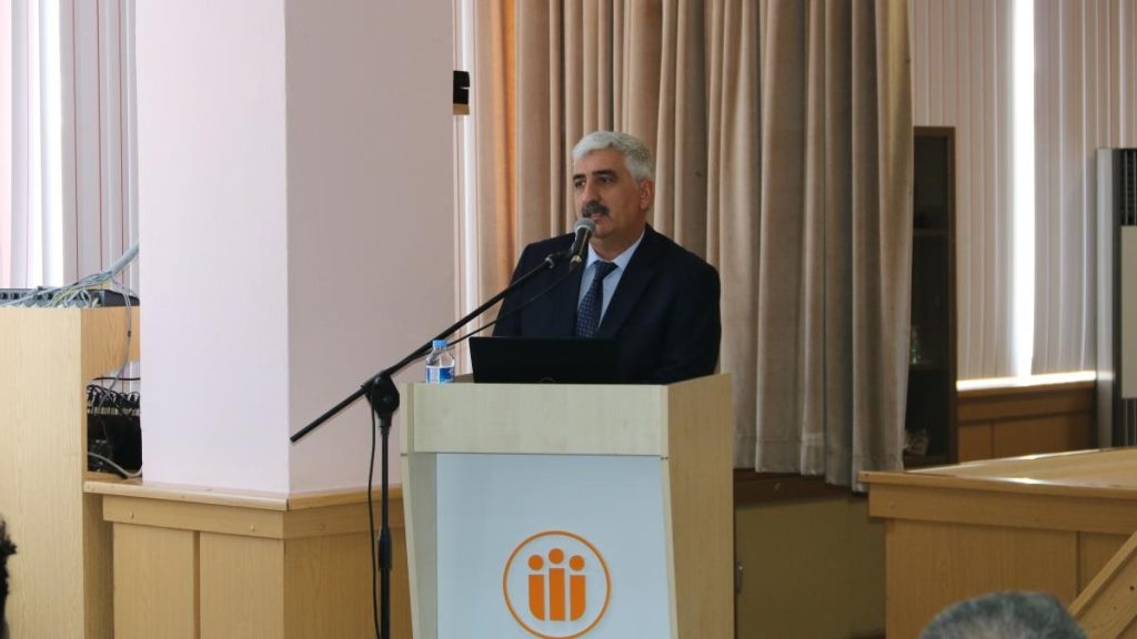 Dekan Erdem: “Akif, toplumu yönlendiren bir aydındır”