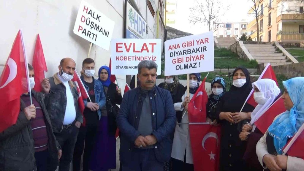 Diyarbakır annelerinden 8 Mart tepkisi: “HDP ile PKK kız çocuklarımızı elimizden almış, bizim için öyle bir gün yok”