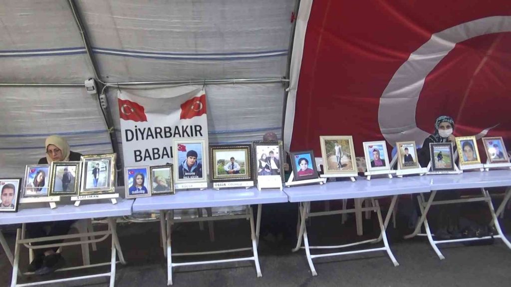 Diyarbakır’da ailelerin evlat nöbeti 919. gününde