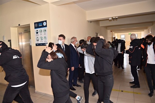 Diyarbakır’da ’Deprem Anı ve Tahliye Tatbikatı’ gerçekleştirildi