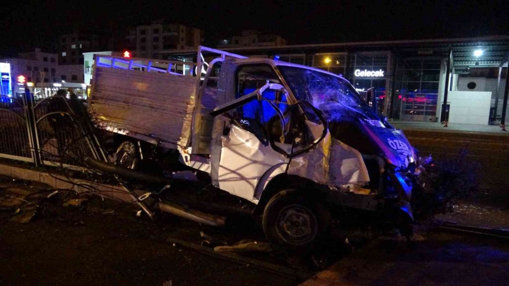 Diyarbakır’da feci zincirleme kaza: 1 ölü 4 yaralı