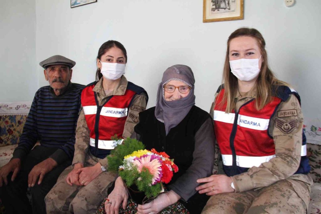 Dosta güven düşmana korku salan jandarma ekiplerinden anlamlı proje