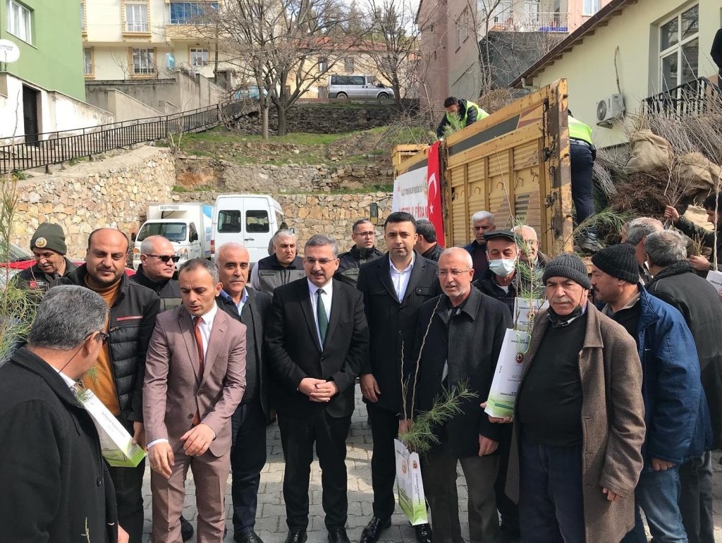 Elazığ’da 10 bin fidan dağıtıldı