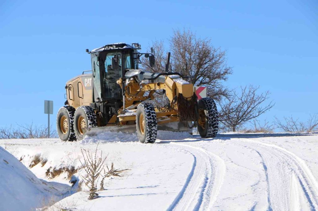 Elazığ’da 13 köy yolu kar yağışından dolayı ulaşıma kapandı