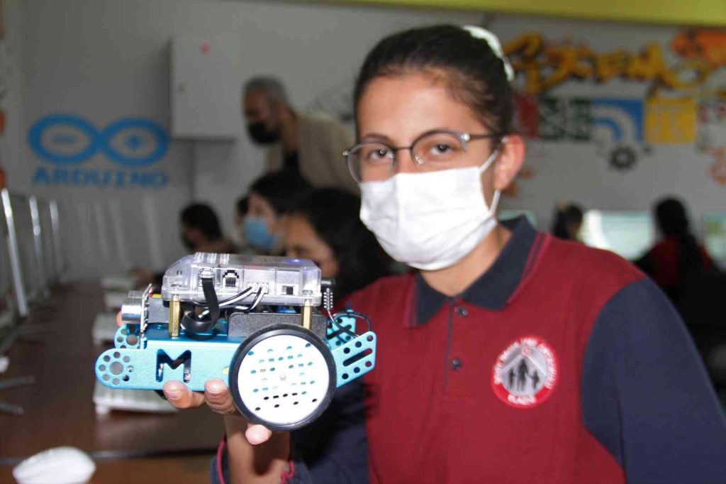 Elazığ’da ’Bilişim Teknolojileri Sınıfı’ açıldı