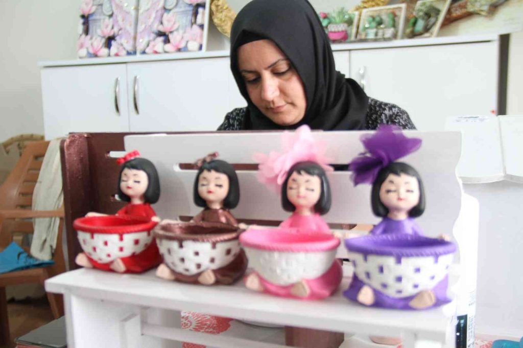 Elazığ’da el sanatları kursu kadınlara hem terapi hem de gelir kaynağı oldu