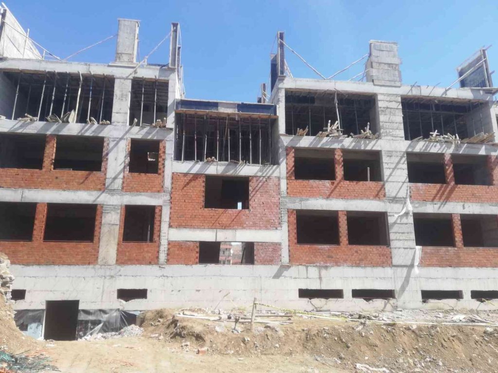 Elazığ’da inşaatın 3. katından düşen işçi yaralandı