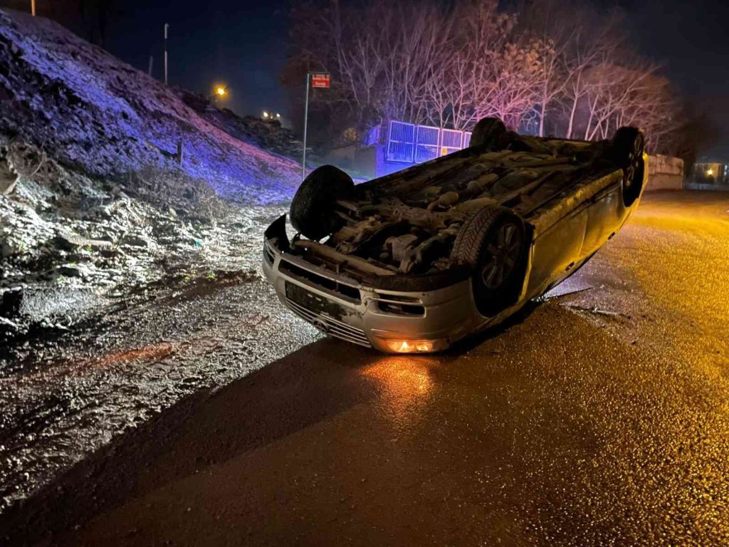 Elazığ’da otomobil şarampole uçtu: 1 ölü, 3 yaralı