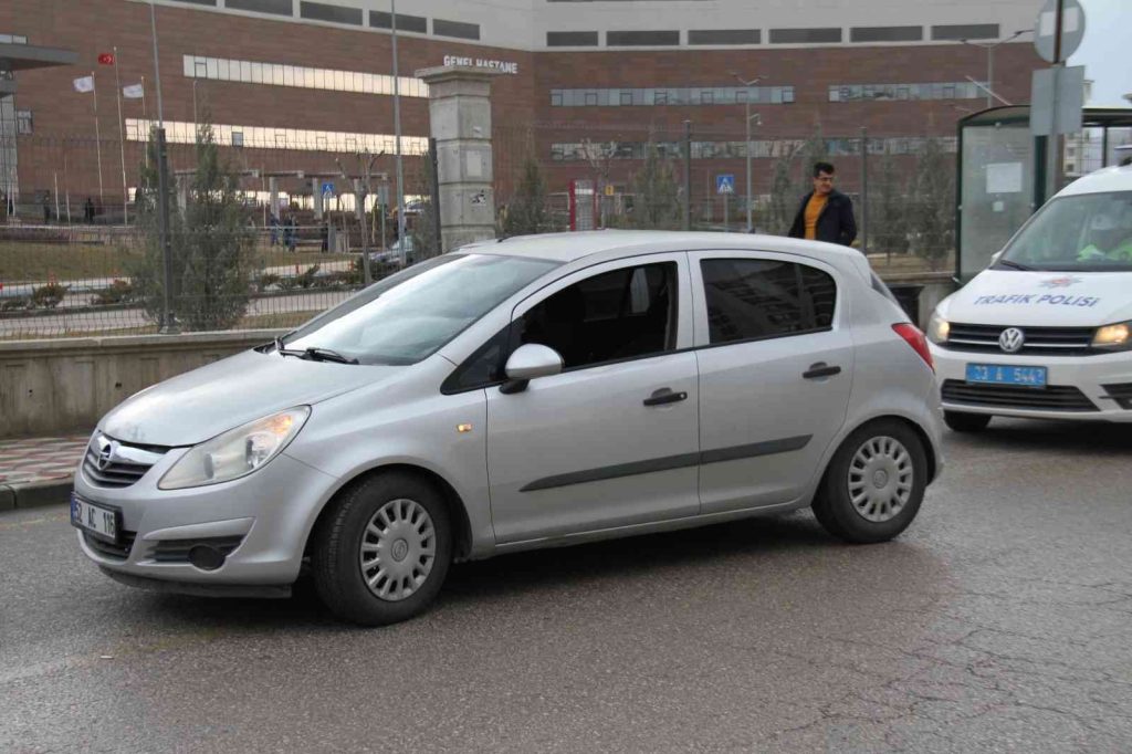 Elazığ’da otomobil yayaya çarptı: 1 yaralı