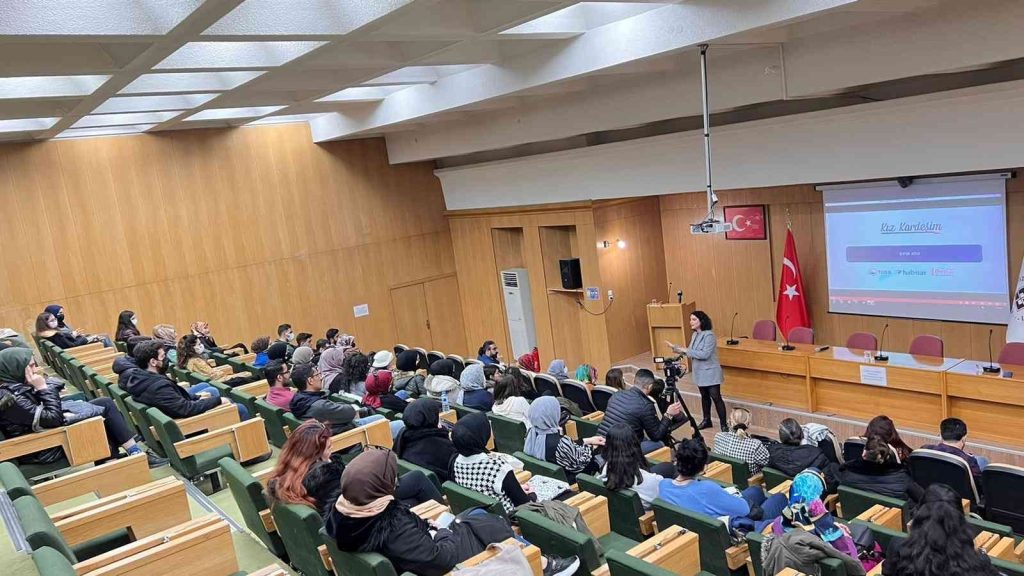 FÜ’de  sıfır atık eğitimi  verildi