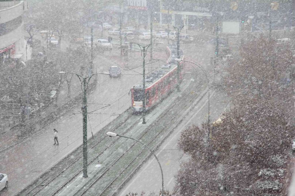 Gaziantep’te beklenen kar yağışı başladı