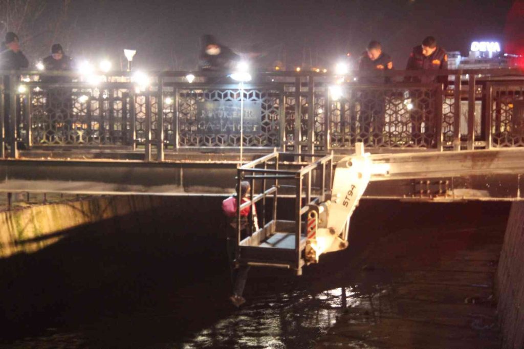 Gaziantep’te üst geçide asılı erkek cesedi bulundu