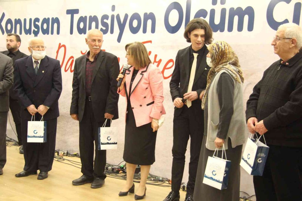 Gaziantep’te yaşlılara konuşan tansiyon aleti