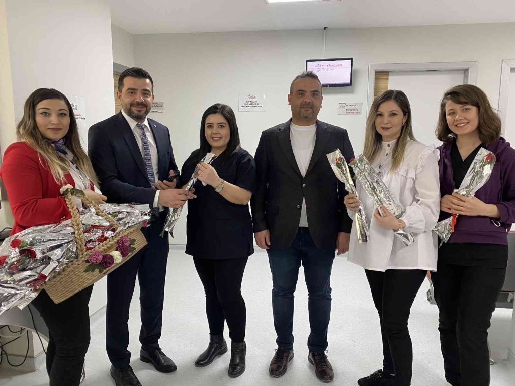 Hastanede aynalı Kadınlar Günü kutlaması