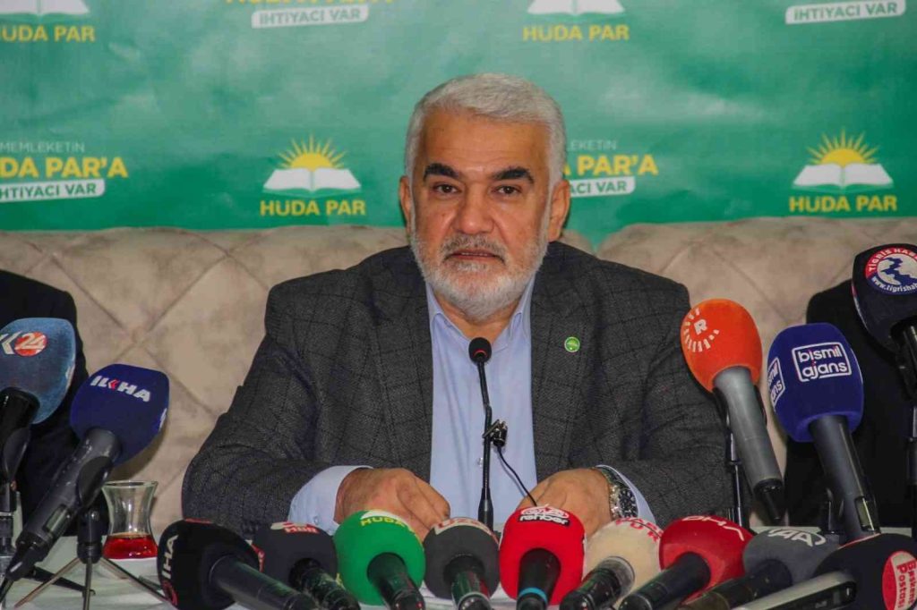 HÜDA PAR lideri Yapıcıoğlu: “ABD bu savaşın çıkmasını istedi ve Ukrayna’yı Rusya’ya yem yaptı”