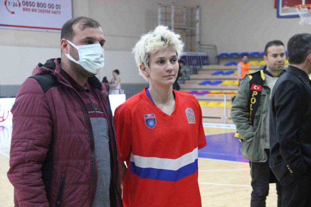 Işıl Alben’e Elazığlılar’dan yoğun sevgi