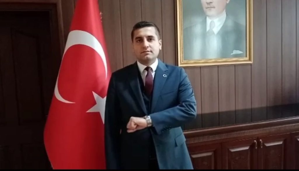 İstiklal marşını  işaret dili ile okudular