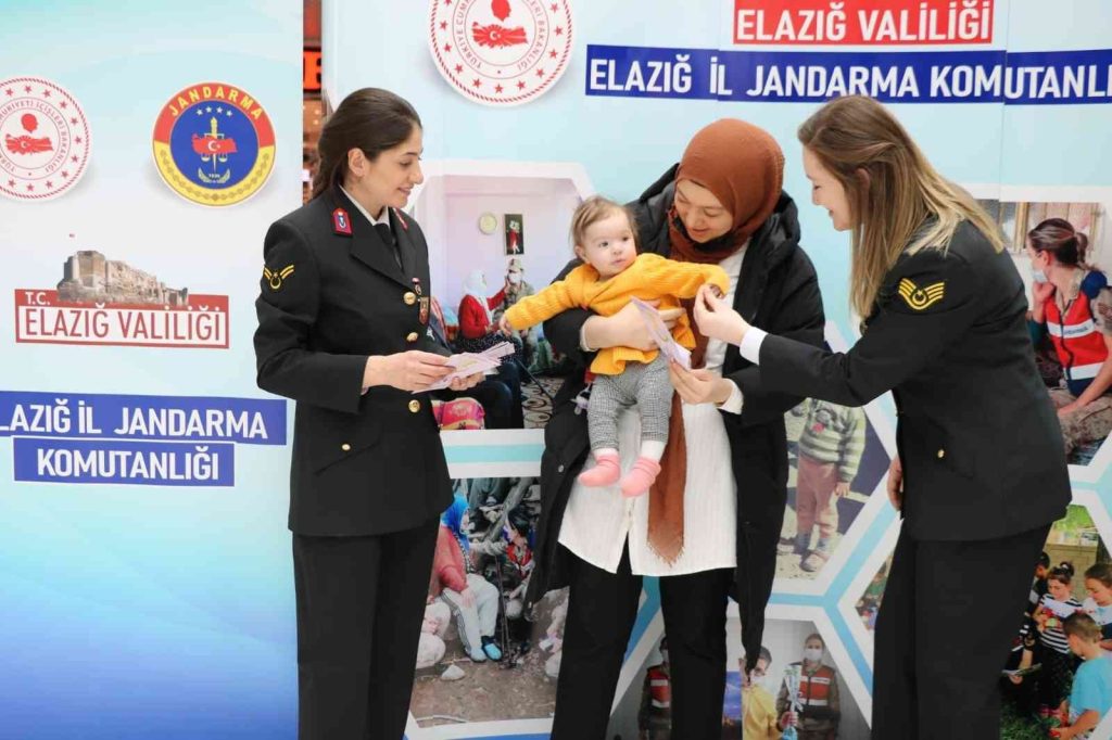 Jandarma kadınları yalnız bırakmadı