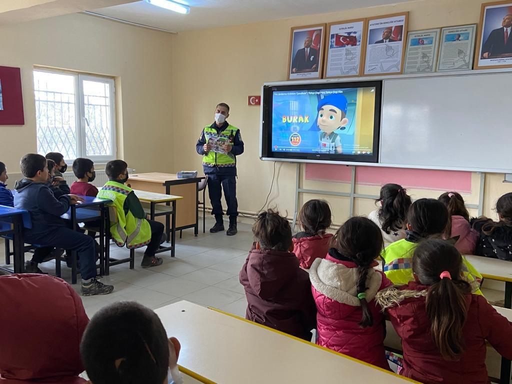 Jandarmadan çocuklara  trafik eğitimi