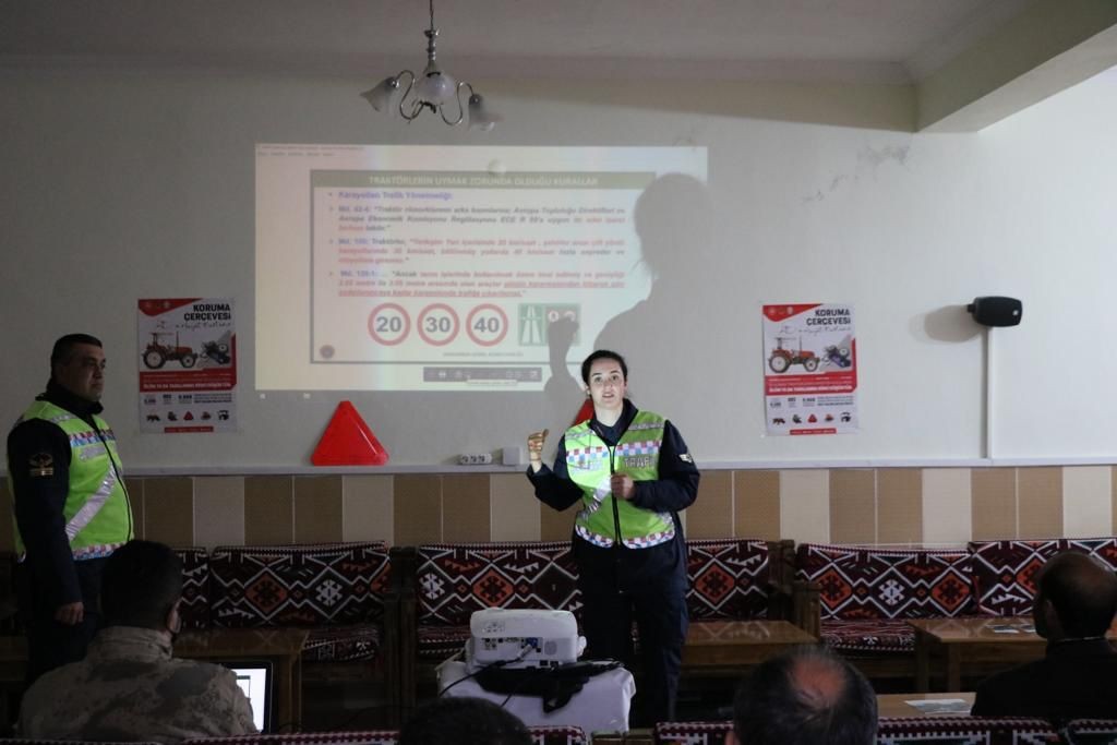 Jandarmadan traktör sürücülerine eğitim