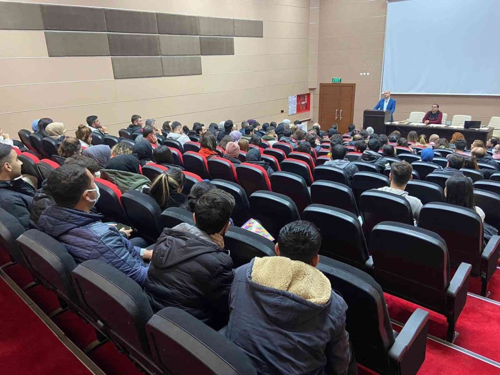 Kadayıfçı Sıtkı Usta üniversite öğrencileriyle bir araya geldi