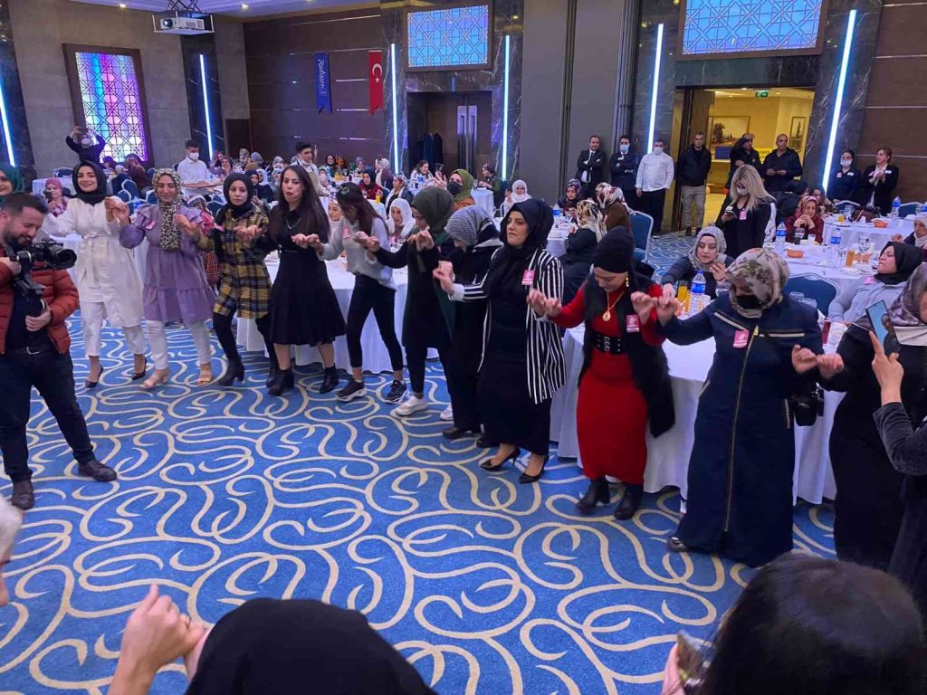 Kanser tedavisi gören kadınlar doyasıya eğlendi