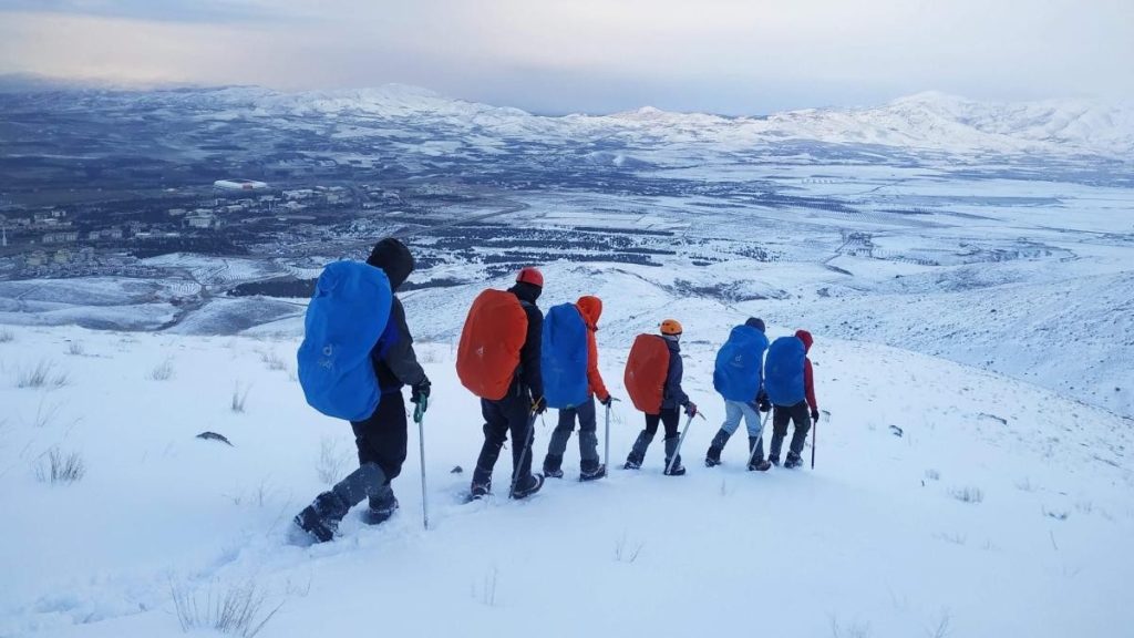 Kar üstünde eğitim kampı