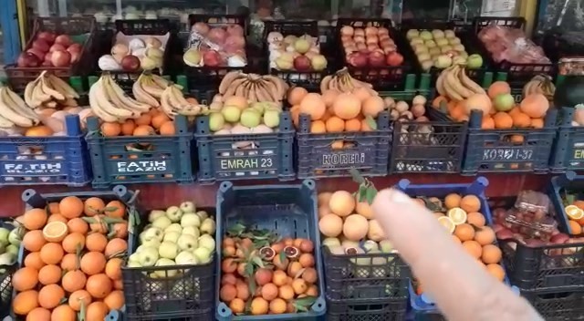 Kasa kasa meyve eksiliyordu, gerçek kamera takılınca ortaya çıktı