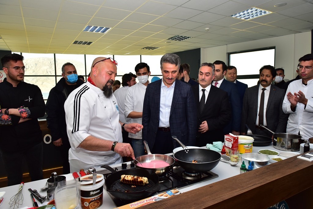 Kayısı Çiçeği Şenlikleri work show ile sona erdi